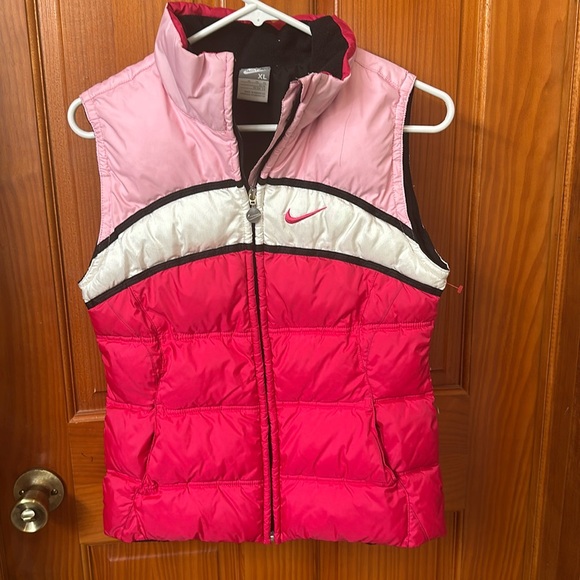 Girls Nike pink puffer vest size XL - Picture 1 of 3